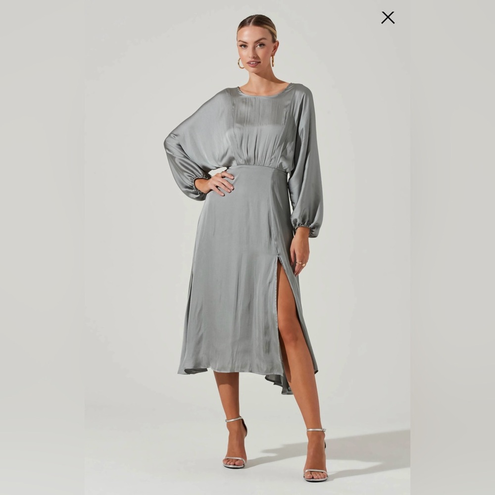 ASTR The Label - Marin Dolman Sleeve Midi Dress in Sage - Size Large
